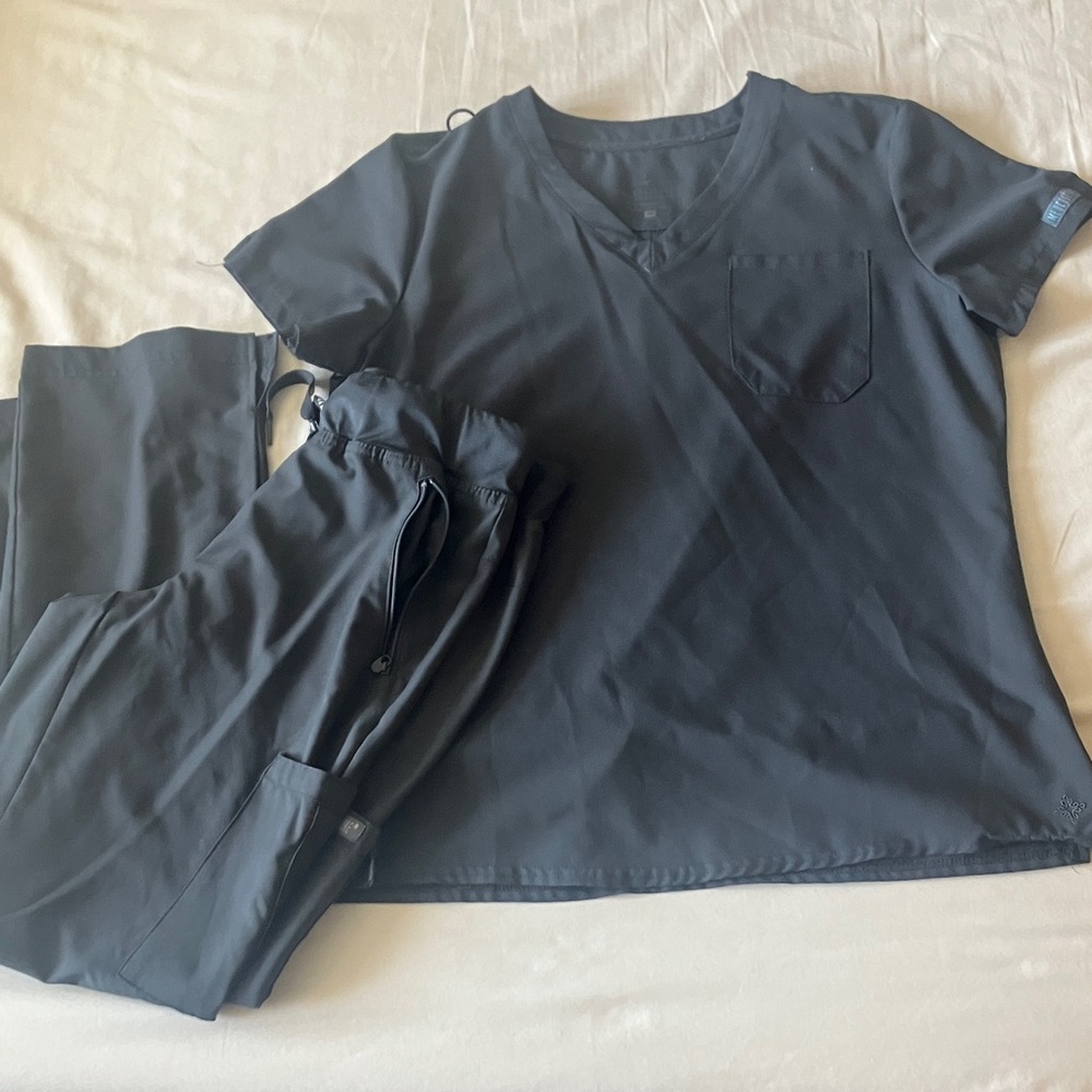 Med Couture Insight Scrub Set. Medium top, small bottom